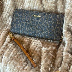 ✨BRAND NEW! Calvin Klein Wallet with wristlet!✨